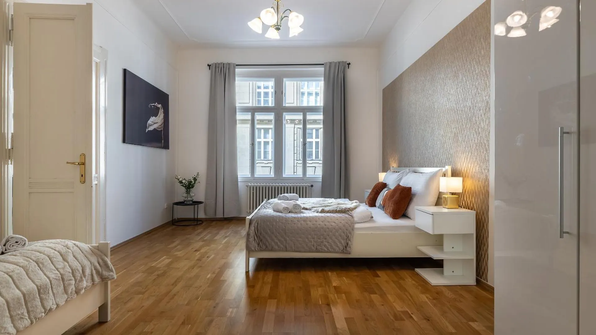 Spacious 2-Bedroom Apartment In Old Town براغ