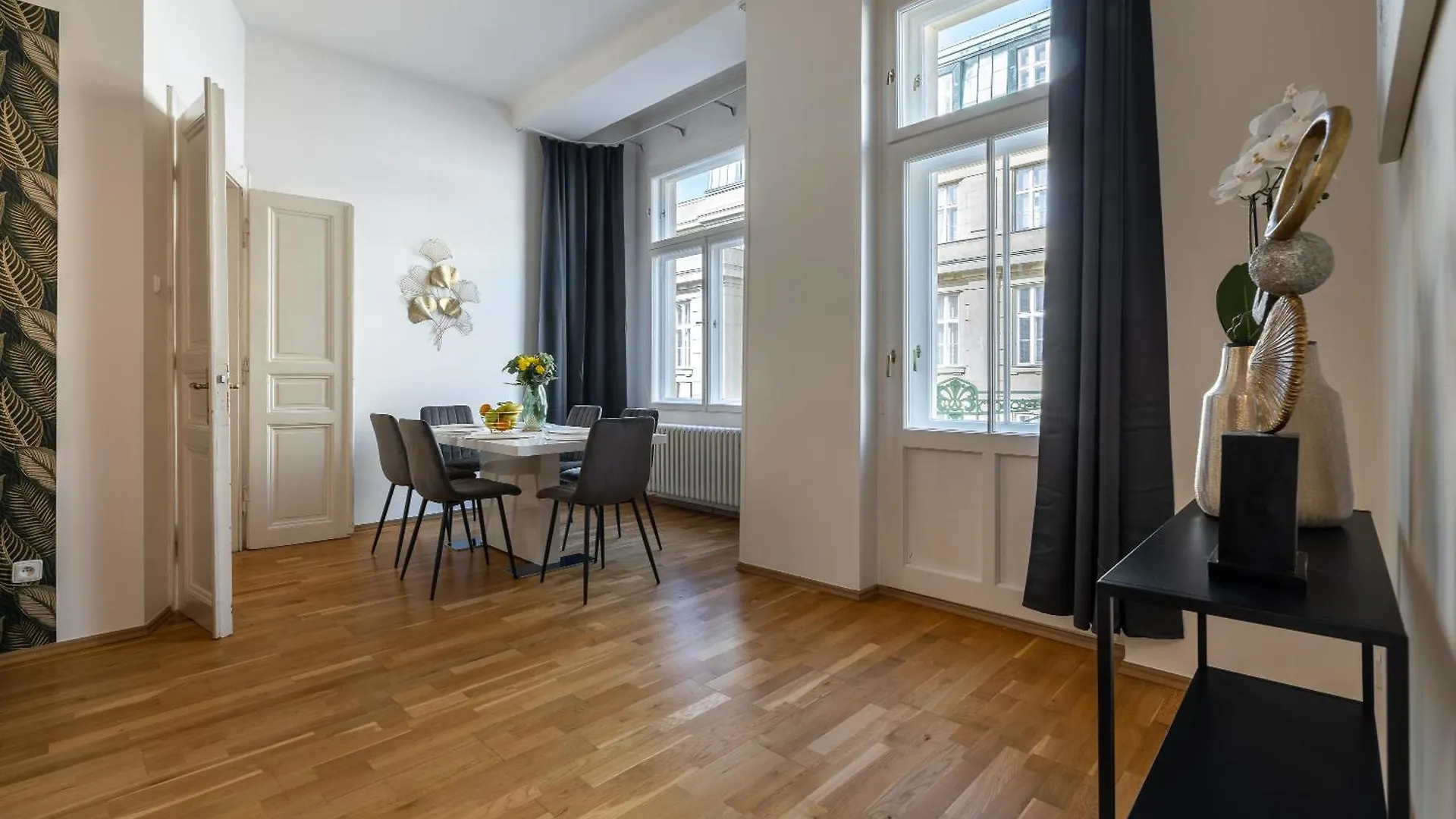Spacious 2-Bedroom Apartment In Old Town براغ