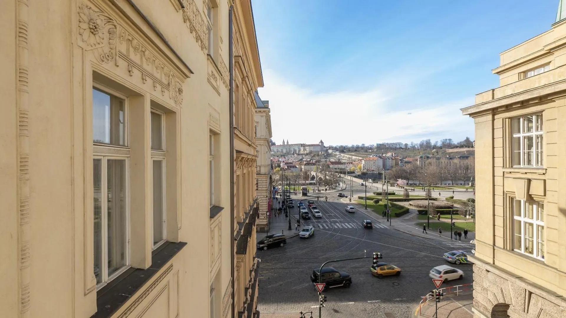 Spacious 2-Bedroom Apartment In Old Town براغ جمهورية التشيك