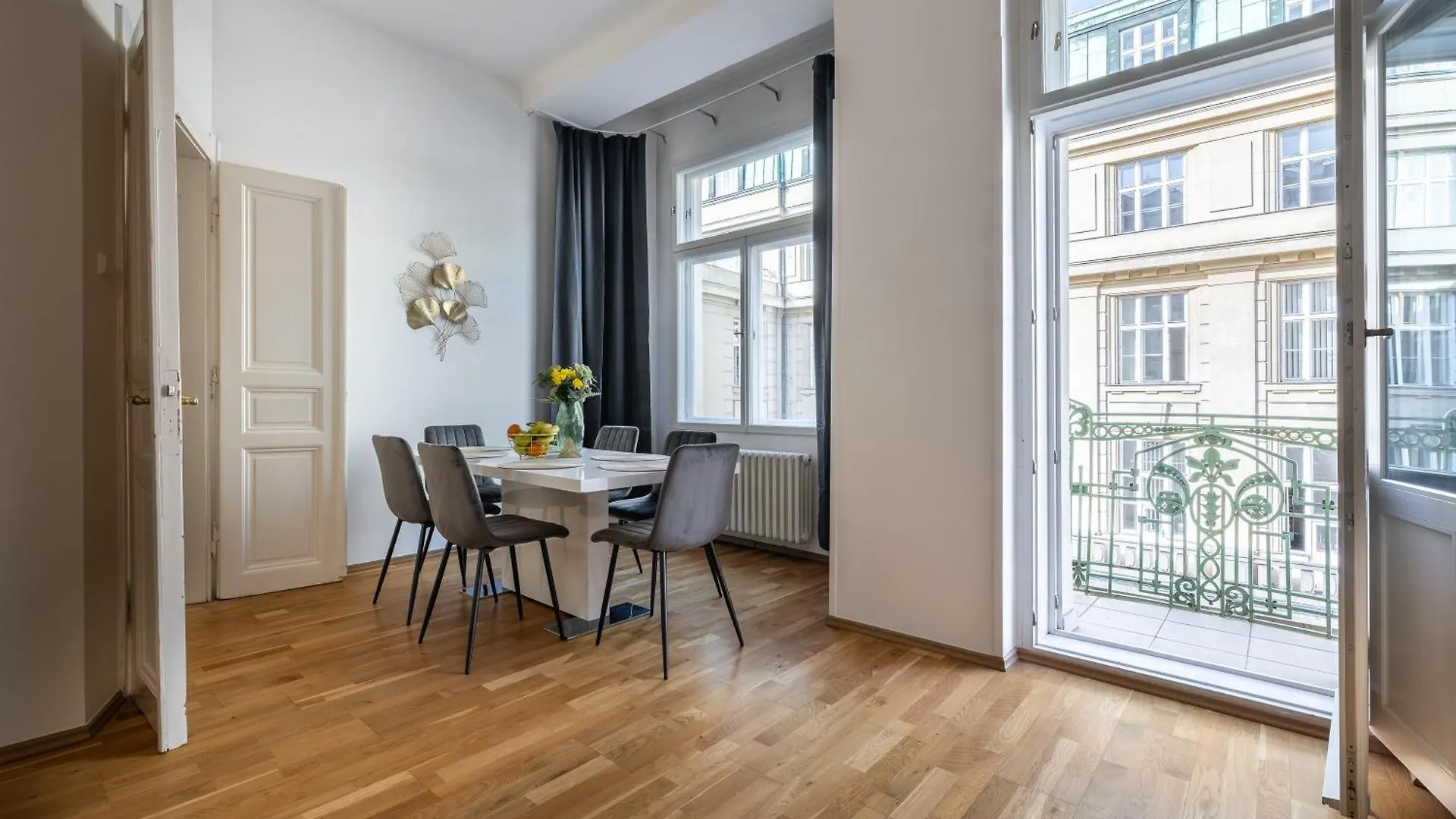 Spacious 2-Bedroom Apartment In Old Town براغ