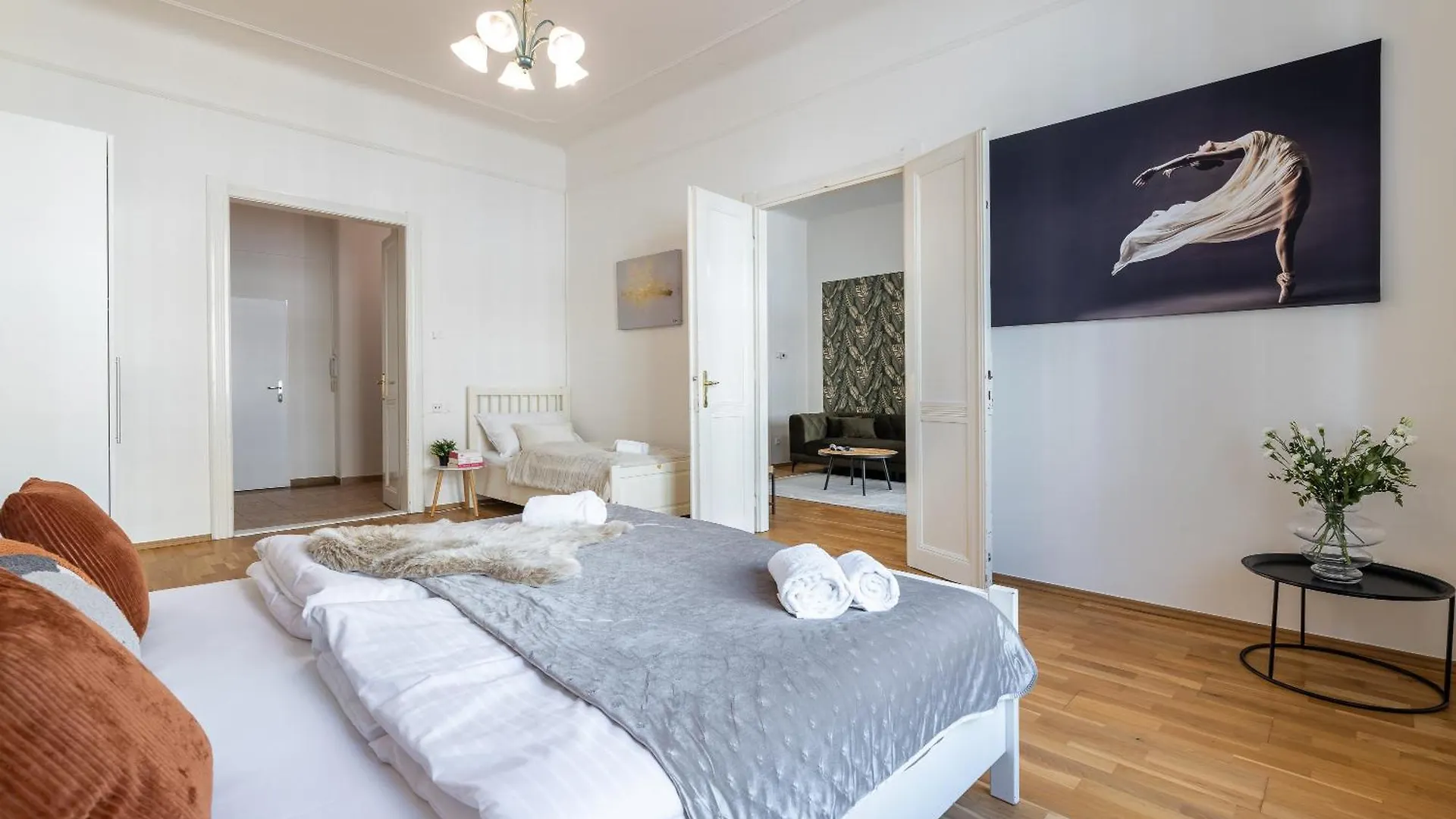 Spacious 2-Bedroom Apartment In Old Town براغ